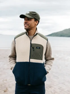 Store Finisterre Men's Bolster Fleece Vest Oatmeal/Navy