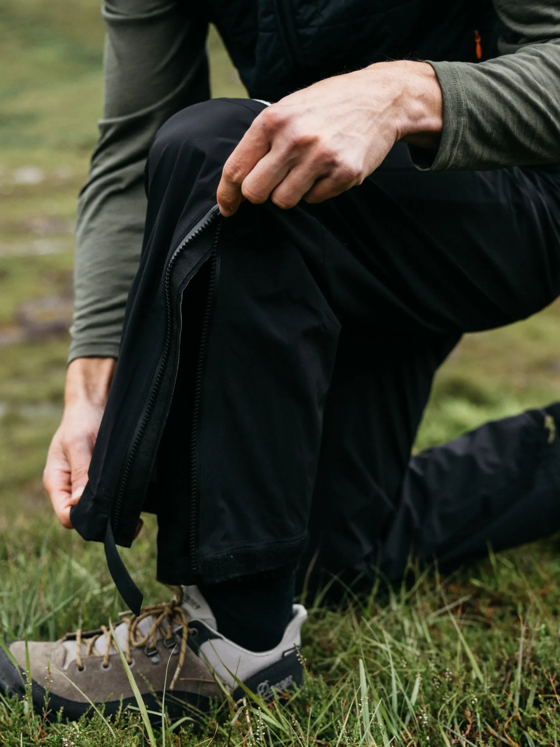 Store Finisterre Men's Rainbird Waterproof Pants Black