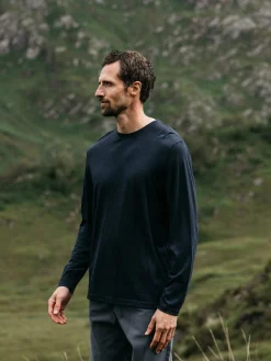 New Finisterre Men's Seeker Merino Long Sleeve T-Shirt Navy