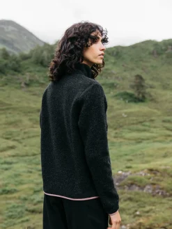Cheap Finisterre Women's Hegen 1/4 Zip Wool Fleece RavenBlack