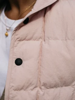 Store Finisterre Women's Lapwing Insulated Vest PinkSmoke