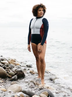 Clearance Finisterre Women's Nieuwland 2mm Yulex® Long Sleeve Swimsuit Navy/Sky/Rust