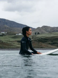 New Finisterre Women's Nieuwland 4.5/3.5mm Yulex® Chest Zip Wetsuit Ink