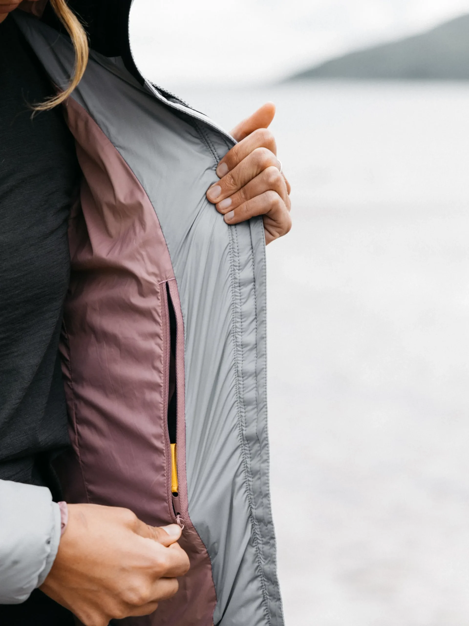 Store Finisterre Women's Nimbus Hooded Jacket Whale