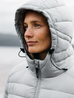 Store Finisterre Women's Nimbus Hooded Jacket Whale