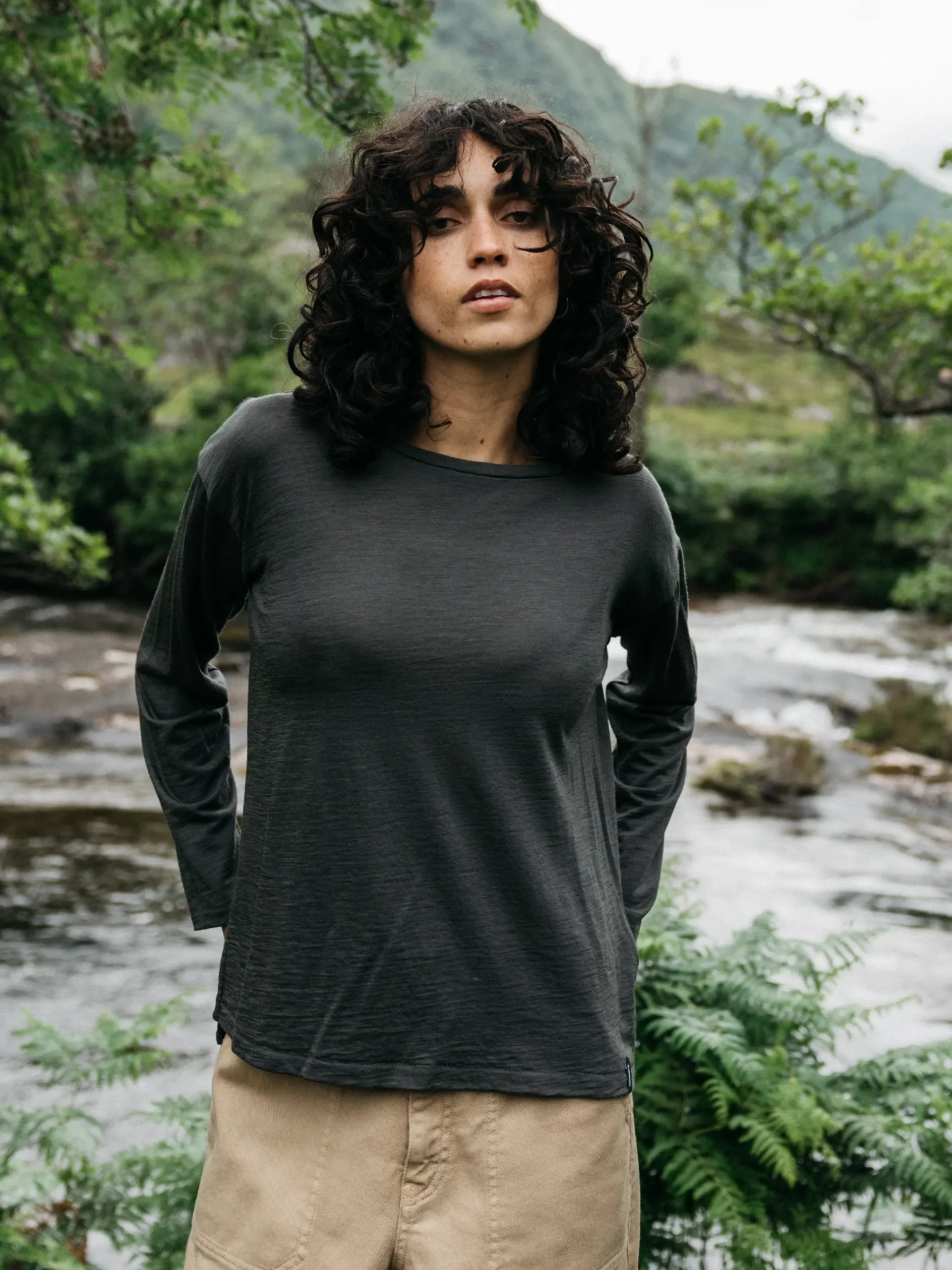 Fashion Finisterre Women's Seeker Merino Long Sleeve T-Shirt RavenBlack