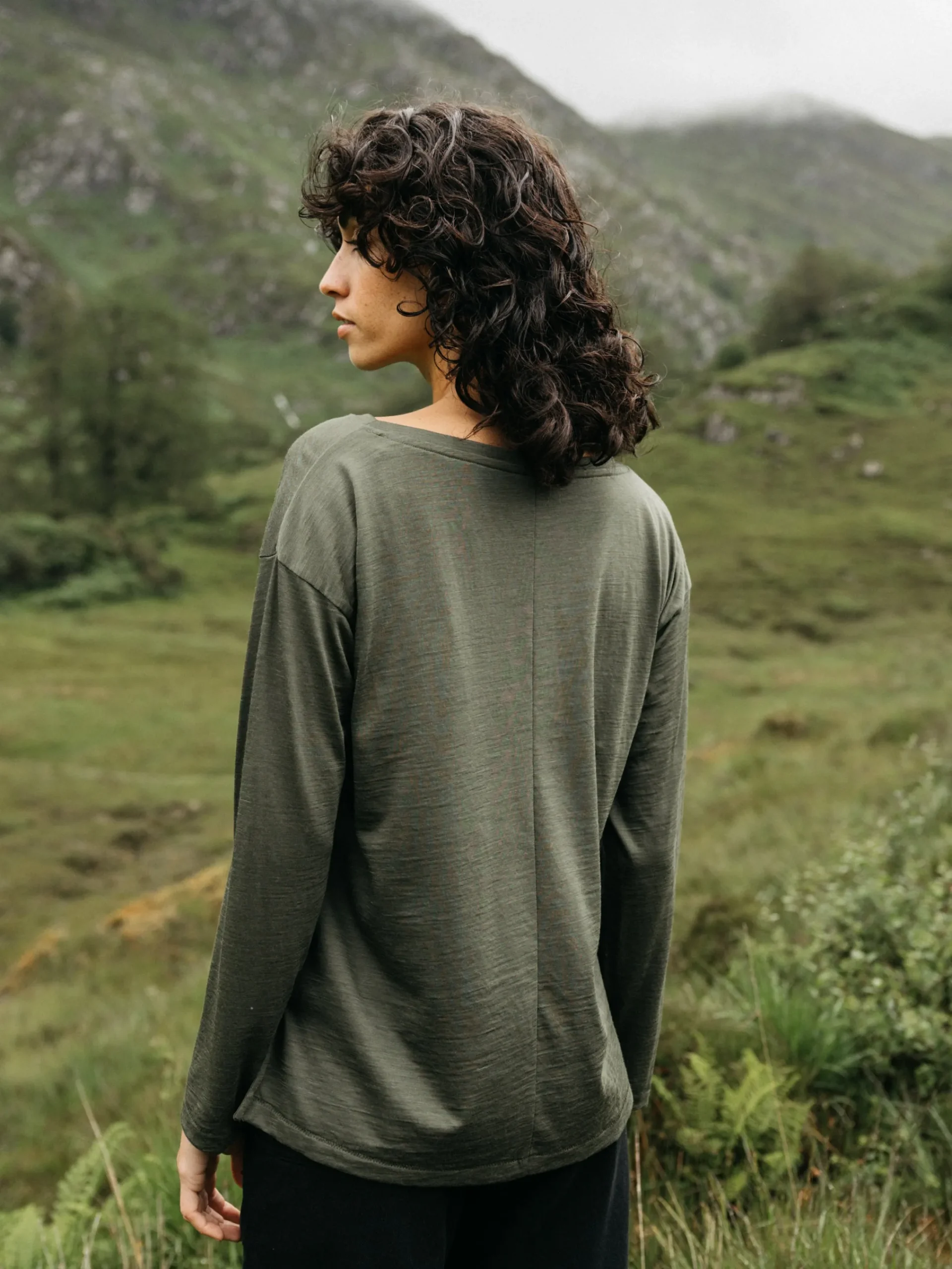 Flash Sale Finisterre Women's Seeker Merino Long Sleeve T-Shirt Olive