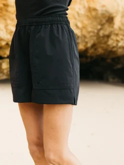 Outlet Finisterre Women's Walker Hybrid Shorts Black